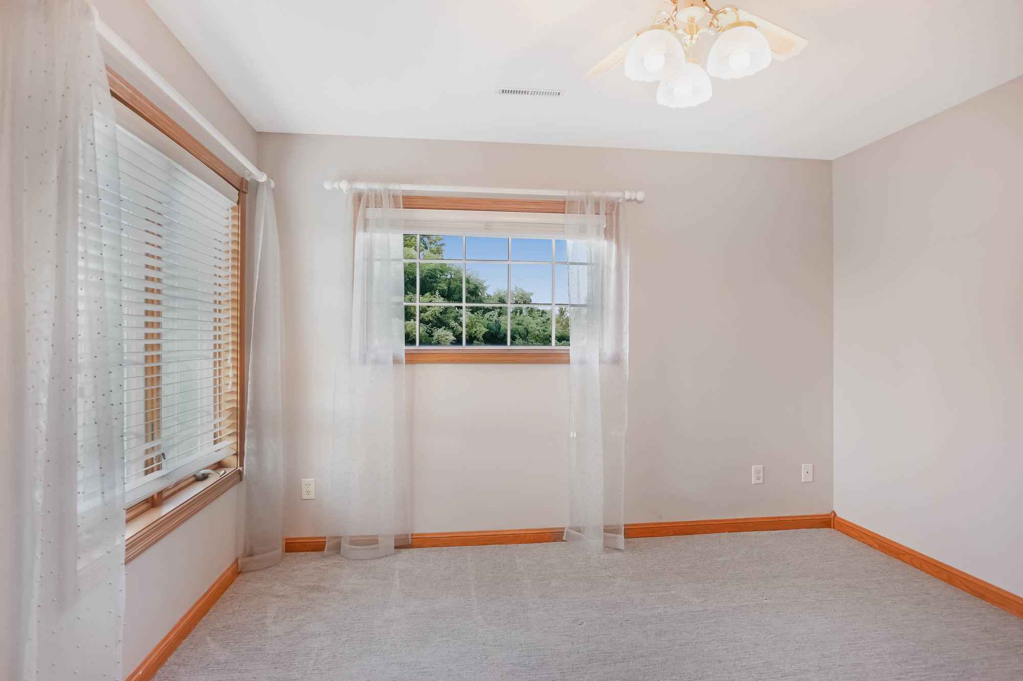 Looking for the perfect home for entertaining? 4129 Tiffany Lane is THE home for you!